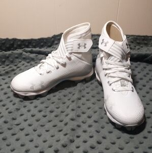 NWOB UA Highlight Franchise GS (3023724-102) Football Cleats - Size 3.5Y